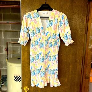 Beautiful dress, yellow with flowers. Perfect for spring in perfect condition!